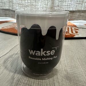 🔸$5 each or 3/$12🔸

New In Packaging Wakse reusable melting pot